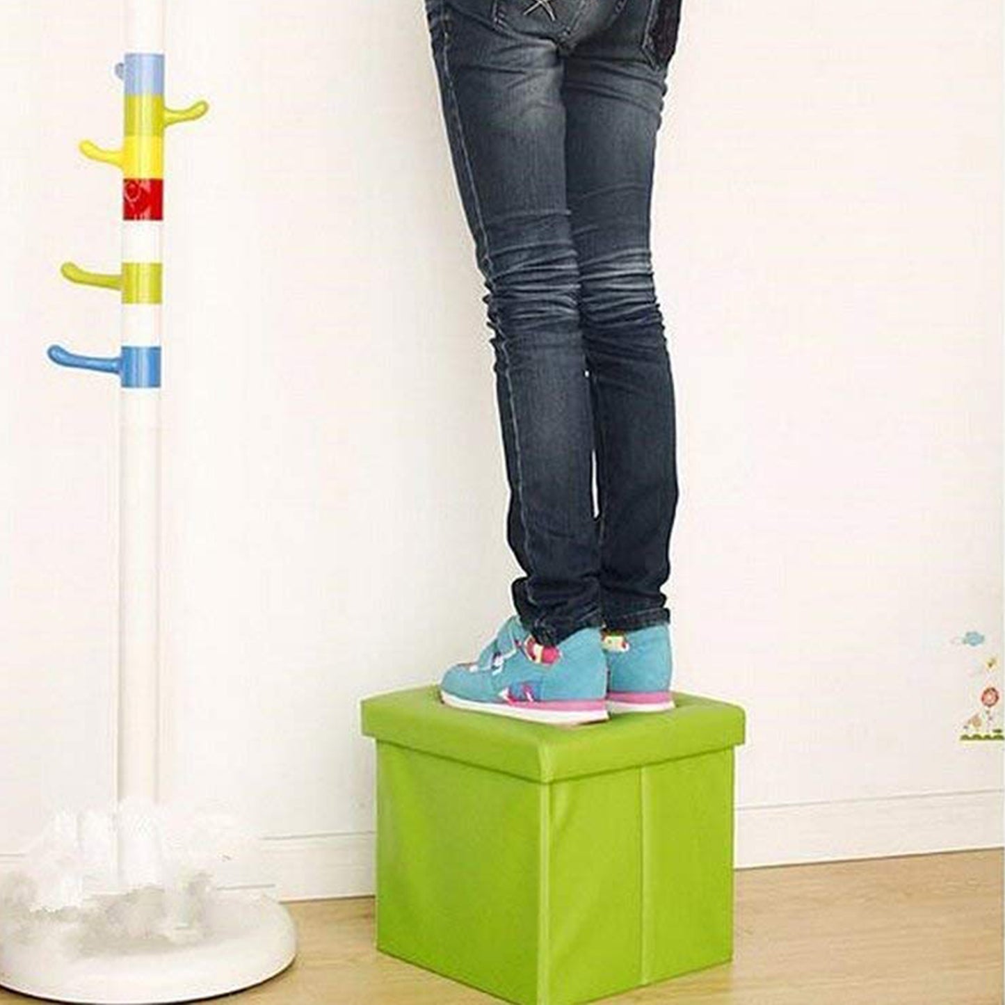 Hide & Seat– Cube Stool with Cushioned Top